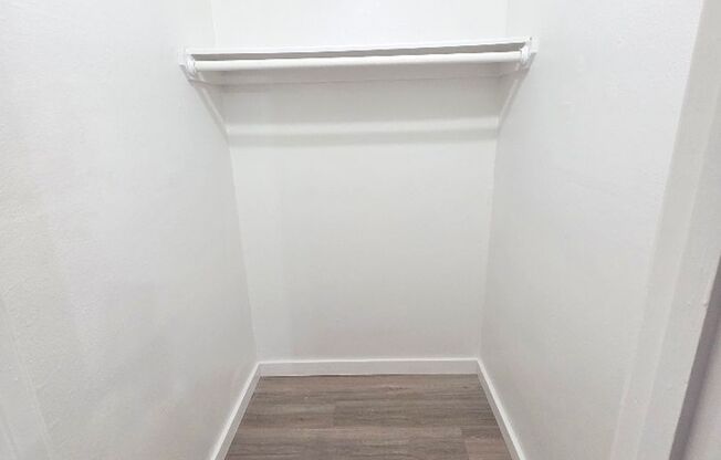 1 bed, 1 bath, 700 sqft, $1,096, Unit ELP2202-244