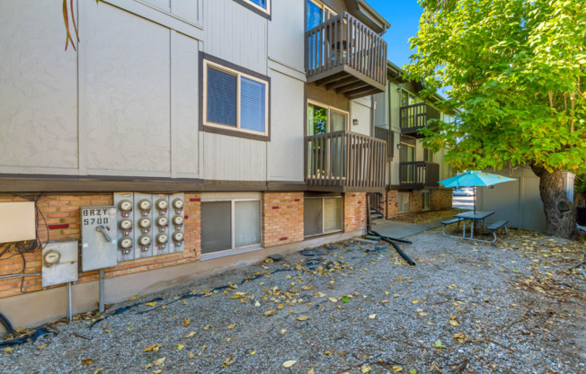 Beautiful Remodeled Condo in Great Location!