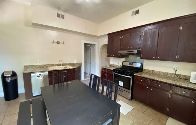 3 beds, 2 baths, 1,918 sqft, $2,495, Unit Unit 1