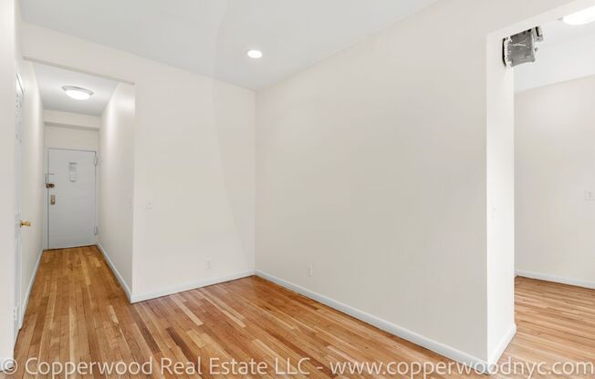 1 bed, 1 bath, 450 sqft, $3,350, Unit 21