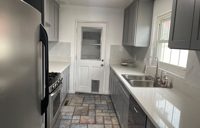 3 Bed, 2 Bath House, New Kitchen plus 2 Bonus Rooms/Office in La Mesa!