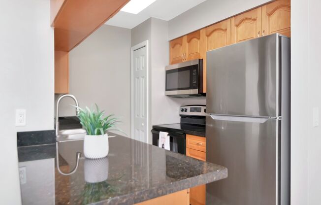 Gated 2BR Home in Brandon with Resort Amenities — Up to One Month Free!