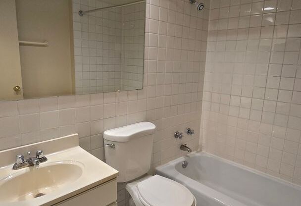 1 bed, 1 bath, 700 sqft, $1,770, Unit 426