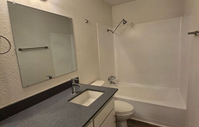 2 beds, 1 bath, 800 sqft, $1,800, Unit Fremont Unit 15