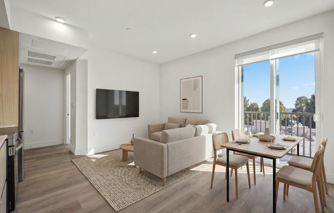 3 beds, 3 baths, 938 sqft, $3,204, Unit PH6