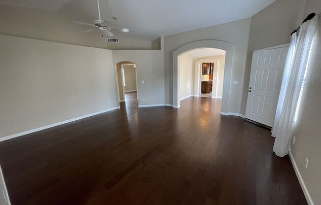 Beautiful 3 Bed / 2 Bath Home in Prime Location – Right Off the 101! *NO Carpet*