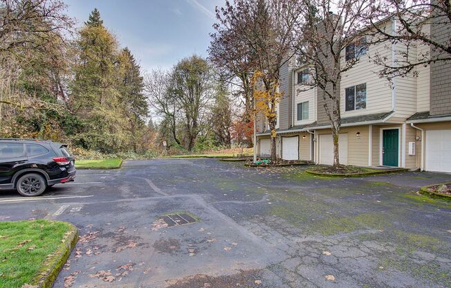 SALMON CREEK ~ WATERS EDGE CONDOS~ LARGE 2 Bd 2.5 Ba!