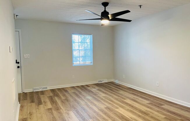 2 beds, 1 bath, $1,350, Unit 2135B