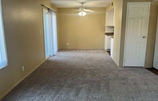 2 beds, 1 bath, 875 sqft, $2,430, Unit 39