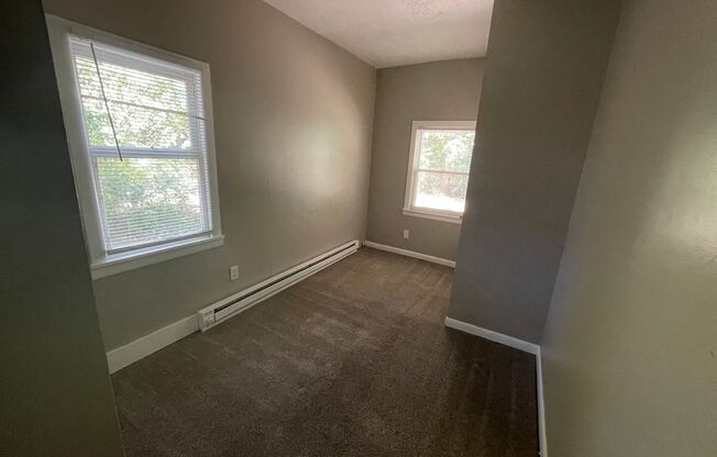 3 beds, 1 bath, 1,100 sqft, $1,149, Unit Unit 2