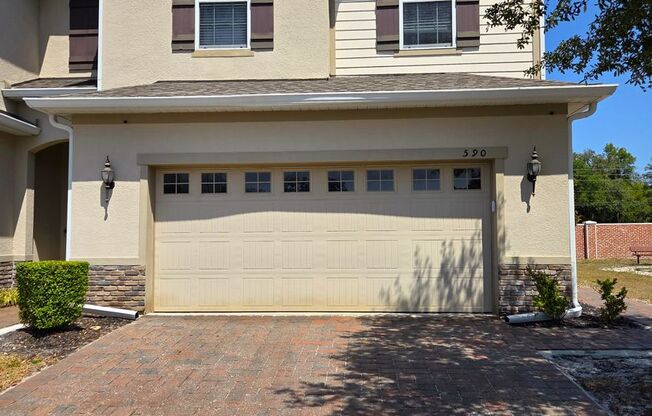 Oviedo 3 bedroom corner townhome, ready for immediate move in, A rated Seminole county schools.
