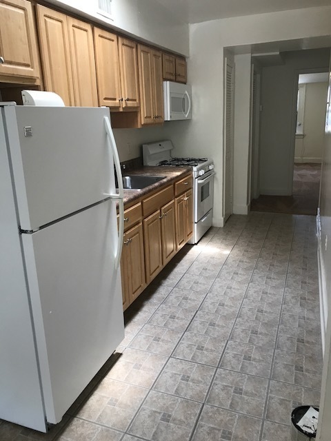 2 beds, 1 bath, 900 sqft, $1,399, Unit 46-4