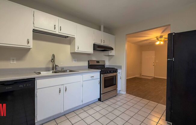 2 beds, 1 bath, $2,995, Unit 1626