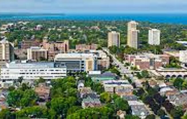 2 beds, 1 bath, 766 sqft, $2,050, Unit 32