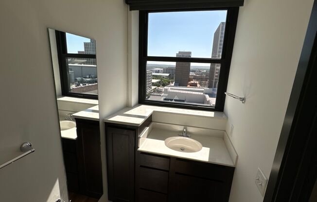 2 beds, 2 baths, 847 sqft, $1,595, Unit 917