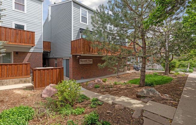 Updated & Bright 2BR Condo in Prime Boulder Location
