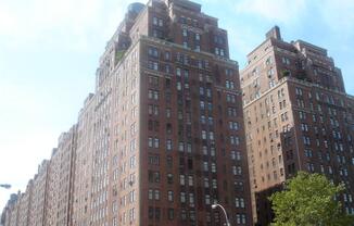 410 W 24 ST