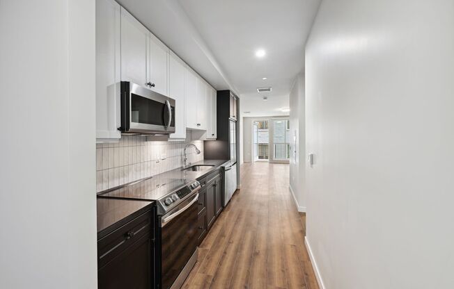 Studio, 1 bath, 675 sqft, $2,400, Unit 611