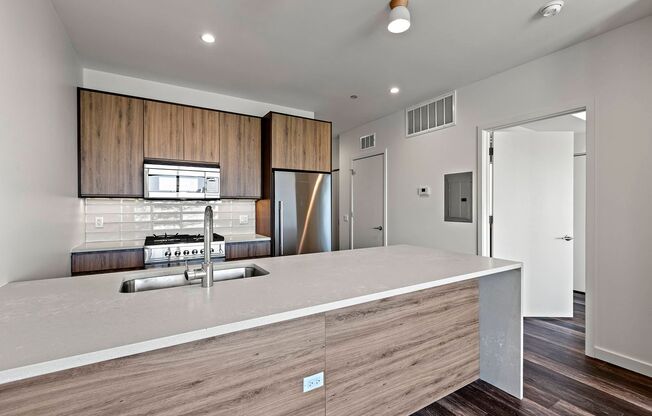 2 beds, 2 baths, 834 sqft, $3,420, Unit 502