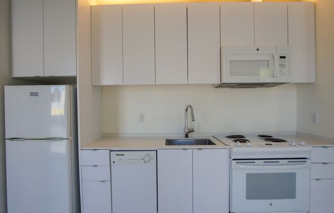 2 beds, 1 bath, $1,945, Unit 205