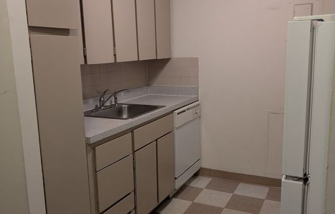 1 bed, 1 bath, 570 sqft, $2,850, Unit 702