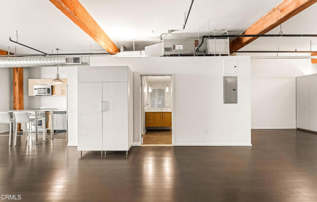 1 bed, 1 bath, 1,420 sqft, $4,300, Unit 532