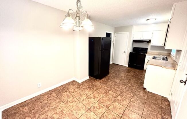 3 beds, 2 baths, $1,295