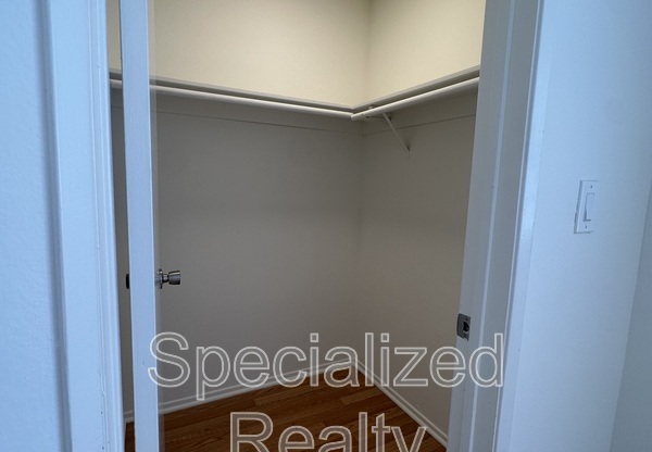463 W WILSON AVE