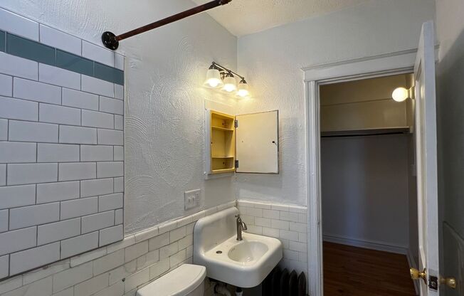 Studio, 1 bath, 400 sqft, $875, Unit 710