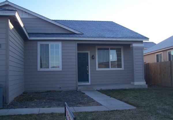 3 beds, 2 baths, $1,995