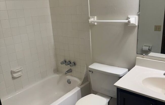 1 bed, 1 bath, 694 sqft, $1,100, Unit 35-203