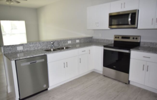 3 beds, 2 baths, $1,900, Unit # #B