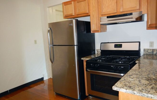 3 beds, 1 bath, $1,400, Unit Columbus 558