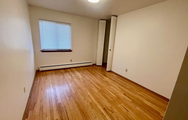 2 beds, 1 bath, $1,295, Unit 11