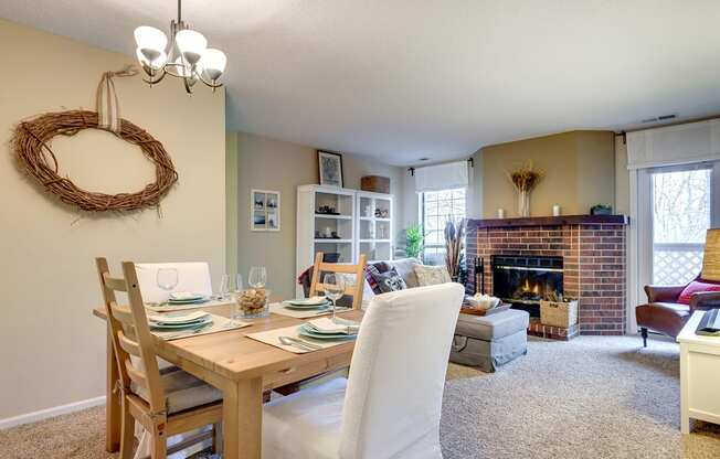 Regency Woods Apartments in Minnetonka, MN Dining Room