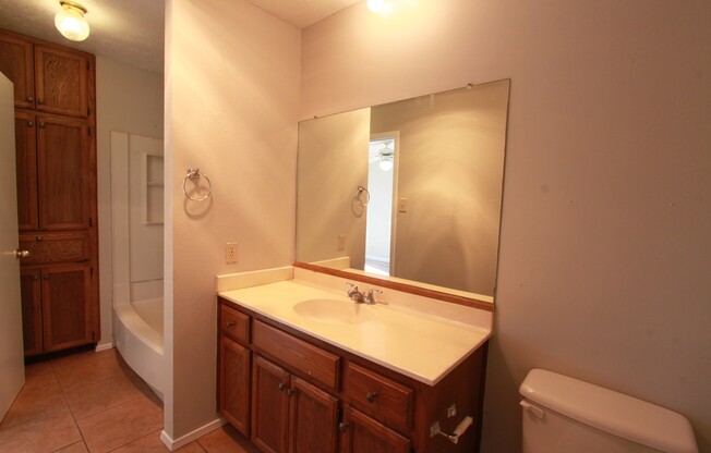 2 beds, 1.5 baths, $1,660, Unit Unit D