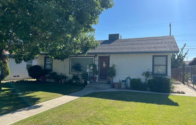 Beautiful Home In SE Bakersfield $1,800 deposit/rent!