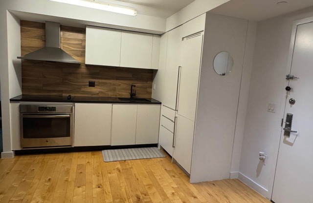 1 bed, 1 bath, $4,100, Unit 8E