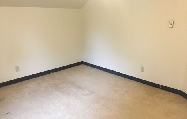 2 beds, 1 bath, 780 sqft, $825