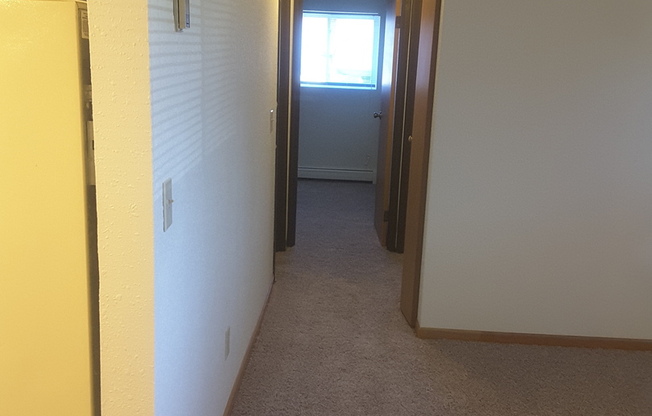 2 beds, 1 bath, 600 sqft, $1,000, Unit 05