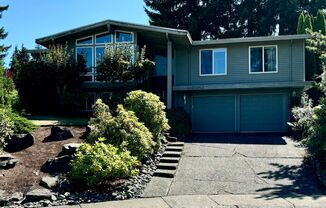 4 Bed / 2.5 Bath Cougar Mountain view home in Bellevue $4,175/mo