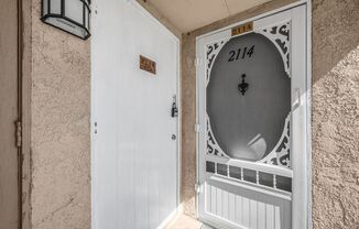 Spacious Upper Unit 2 Bedroom / 1 Bath w/ Community Laundry & Pool