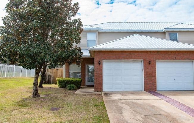 Heart of Destin End Unit Townhome with a Garage!