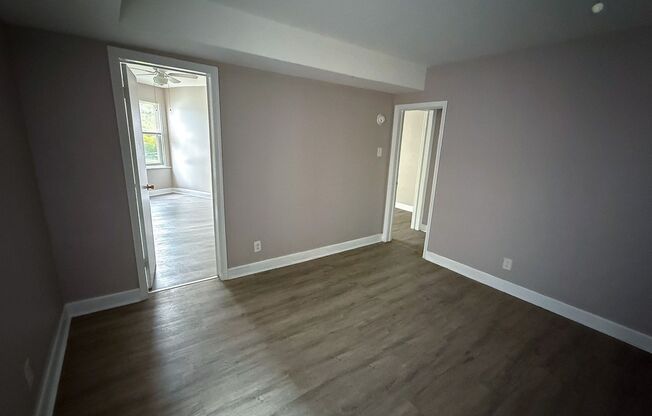 2 beds, 1 bath, 736 sqft, $1,350, Unit 6