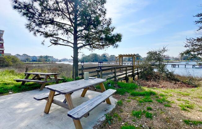 2 beds, 2 baths, 950 sqft, $1,705, Unit 2107-10