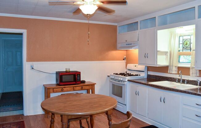 2 beds, 1 bath, $1,250