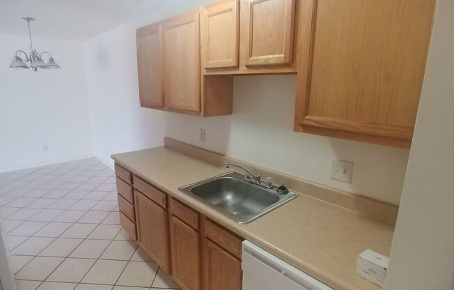 2 beds, 1.5 baths, 920 sqft, $1,200, Unit Apt 10