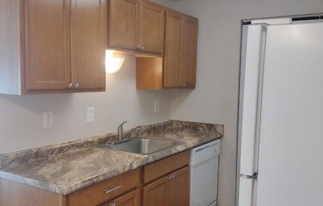 1 bed, 1 bath, 592 sqft, $1,350, Unit 028