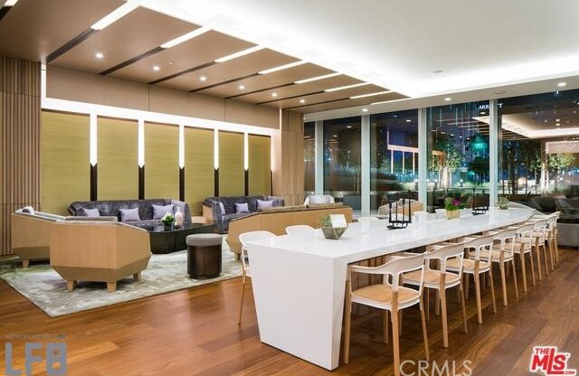 1 bed, 1 bath, 740 sqft, $3,100, Unit 902