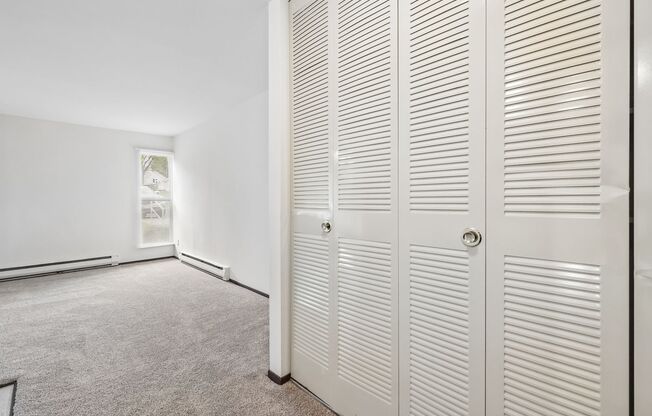 Studio, 1 bath, 341 sqft, $990, Unit 6706-19